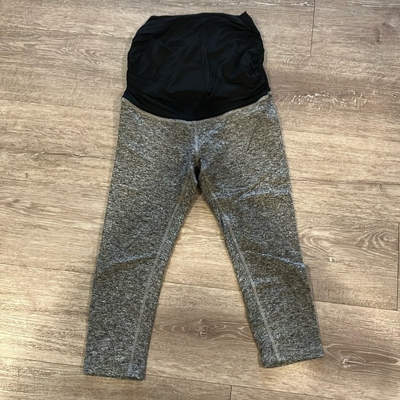 Beyond the Bump cropped maternity leggings - Picture 2 of 5